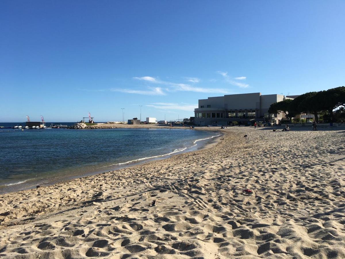 Bandol, vue panoramique sur la mer, la plage, le port Exterior foto
