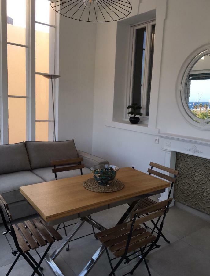 Bandol, vue panoramique sur la mer, la plage, le port Exterior foto
